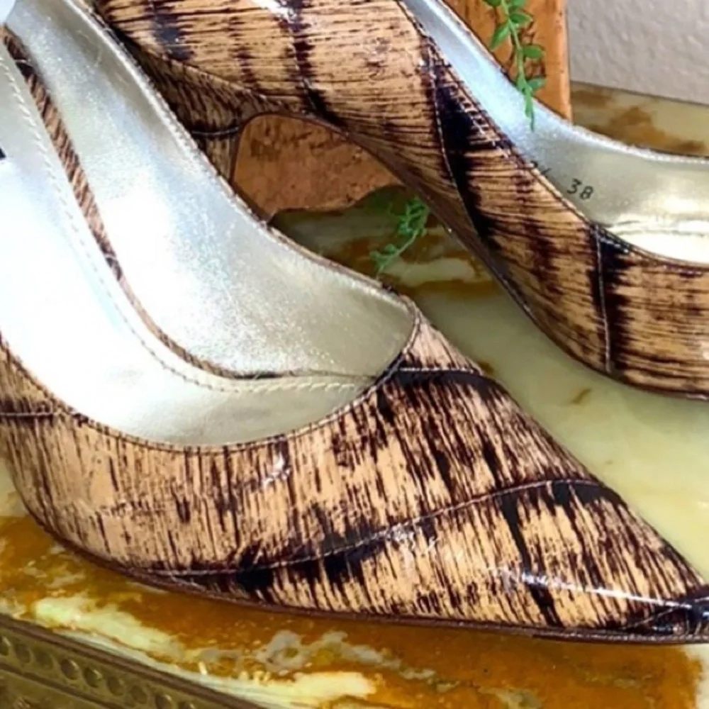 Dolce & Gabbana Brown Patterned Pointed-Toe Stiletto Pumps - Picture 7 of 15